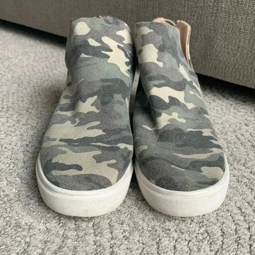 Steve Madden Georgie sneaker size 9 1/2 medium camouflage canvas print
